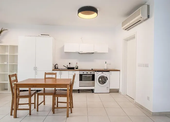 Modern In The Heart Of St Julians Apartment *